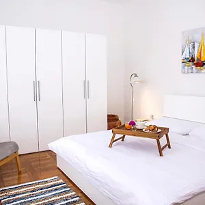 Dinos Place Appartement
