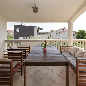 Apartments And A Room Ina Zadar